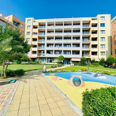 Family Apartment In Trakia Complex